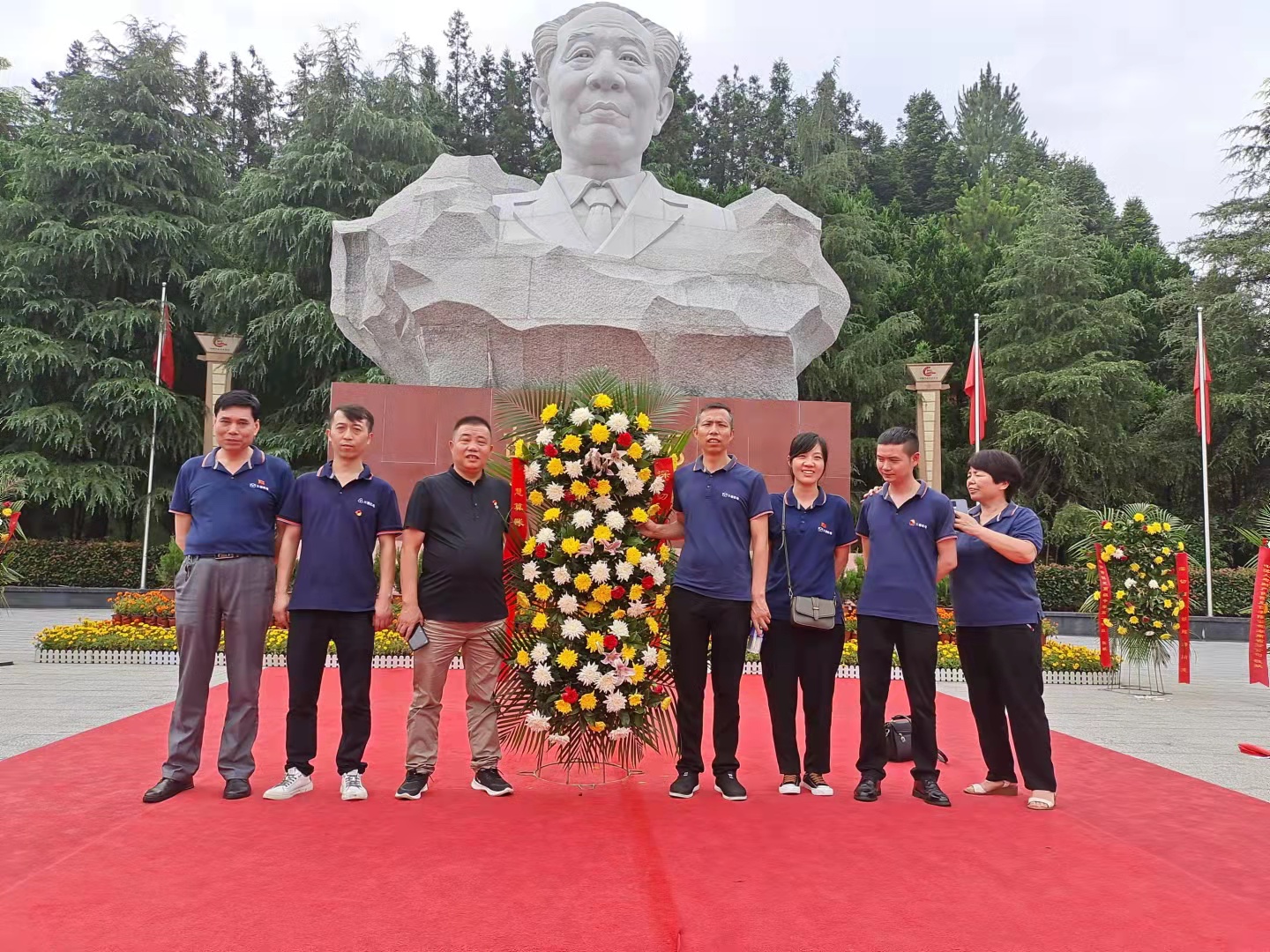 为庆祝中国共产党成立100周年，公司组织前往湖南浏阳胡耀邦故居参观学习